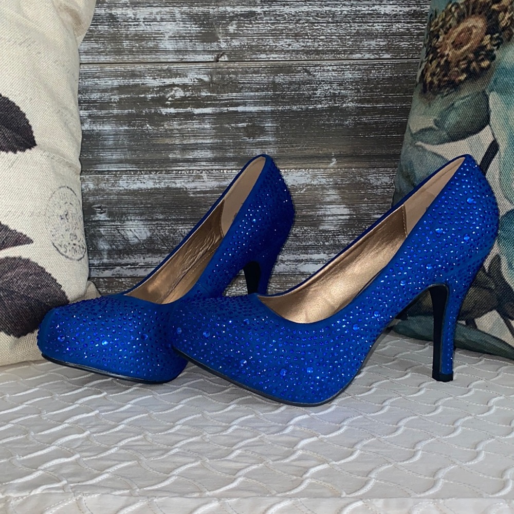 Beautiful royal blue heels/pumps size 10.